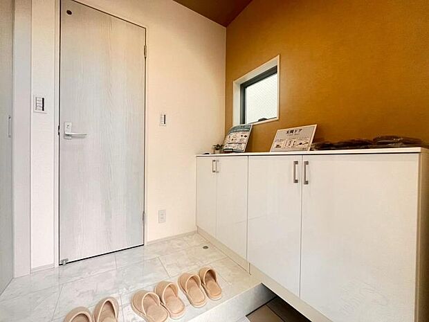 お住まいの顔となる玄関。安らぎに満ちた生活空間を予感させてくれます。