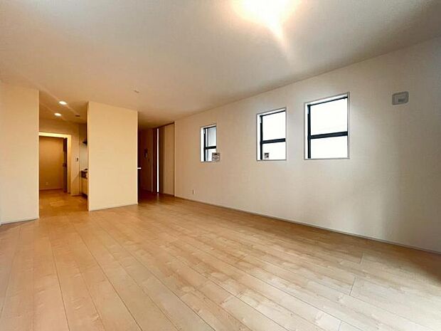 くつろげるリビングは話に夢中になりすぎて、ついつい時間を忘れてしまう。そんな束の間の幸せを感じさせてくれる場所です。