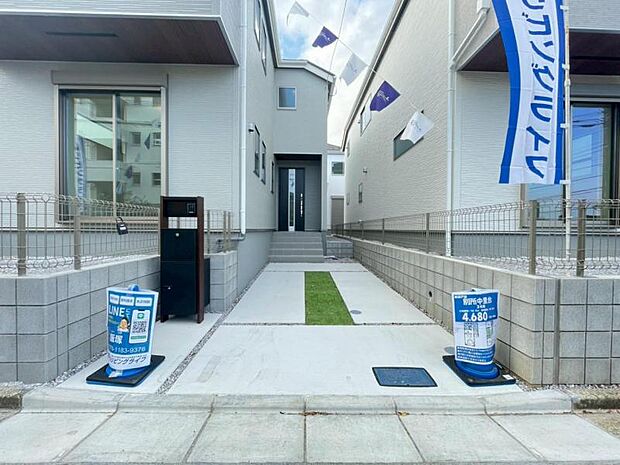 玄関につながる駐車スペースなので、重い荷物の出し入れの負担を最小限に抑えられます。