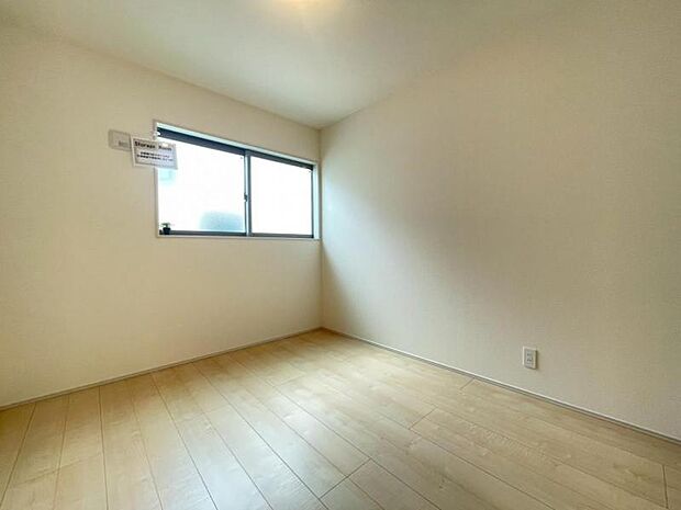 広々した納戸は、多目的にお使いいただける便利な空間です。