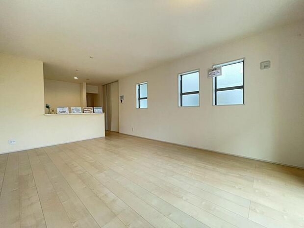 くつろげるリビングは話に夢中になりすぎて、ついつい時間を忘れてしまう。そんな束の間の幸せを感じさせてくれる場所です。