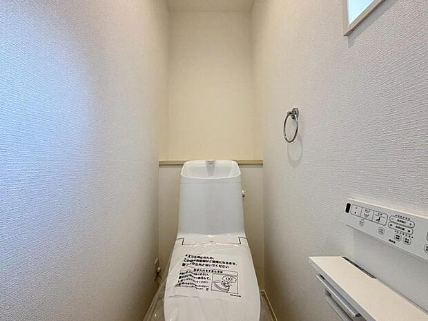 誰が来ても分かるようにテレビモニター付きインターホンを設置。防犯上でも役立ちます。