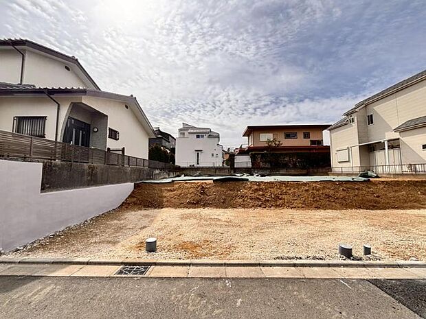 ゆとりある敷地で、理想の住まいを自由に設計できます。