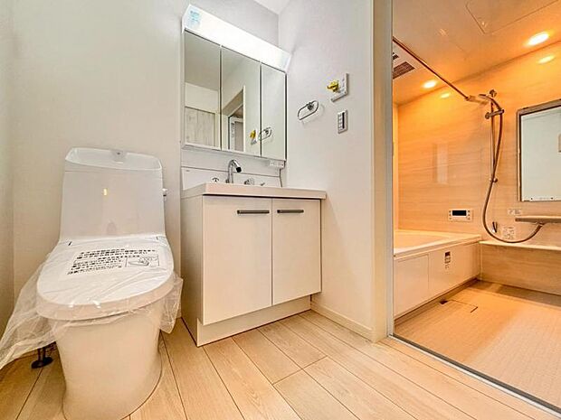 清潔感と機能性を備え、一日の始まりと終わりを心地よく演出してくれるパウダールームです。