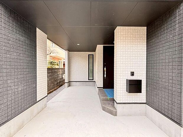 車の出し入れもスムーズな使い勝手の良い駐車スペースです。