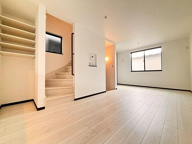 明るく穏やかな空気のなかで食べたり、笑ったり。そんな幸せを感じさせてくれる場所です。