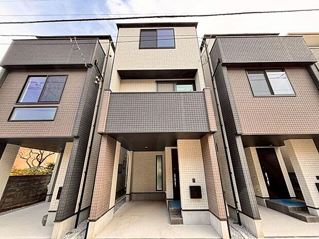 清潔感のあるシンプルな外観が魅力的な物件です。