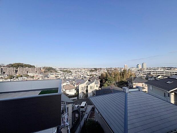 季節による景色の変化を日常の生活と共に感じてください。