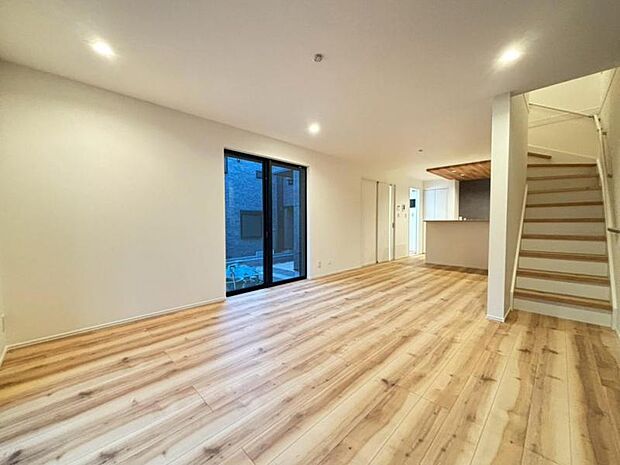 動線を繋ぐリビングイン階段で開放的な室内に挨拶の声が元気に響きます。