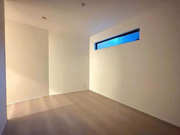 広々した納戸は、多目的にお使いいただける便利な空間です。