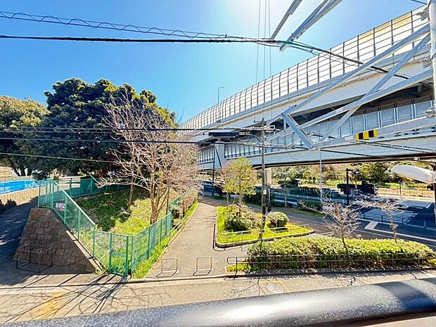 心を落ち着かせ開放してくれる眺望が、今日も家族を包み込みます。