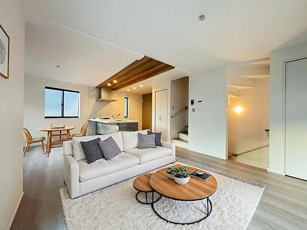 リビング(配置してある家具はCGによるイメージです)時代が経っても変わらない居住性の高さと、いつまでも色褪せず住む毎に親しみ深くなるデザイン。