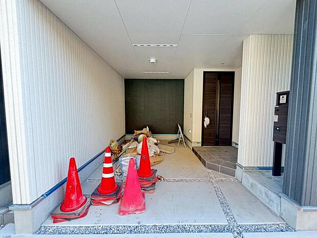 玄関につながる駐車スペースなので、重い荷物の出し入れの負担を最小限に抑えられます。