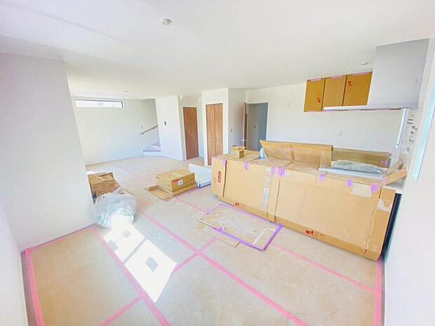 家族はもちろん友人たちもリラックス。仲間を呼び寄せる風通しの良い家。光と風が通るリビングで充実した毎日を。（2026.3.7撮影）