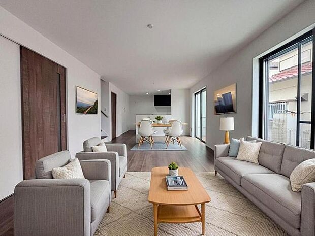 リビング（配置してある家具はCGによるイメージです）ゆったり20帖の広々リビング。明るさと風が入る窓配置が安らげる空間を演出します。