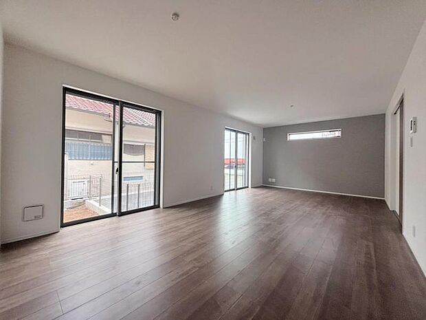 光と風があふれる開放的なリビングダイニングには、自然と家族みんなが集まってきます。