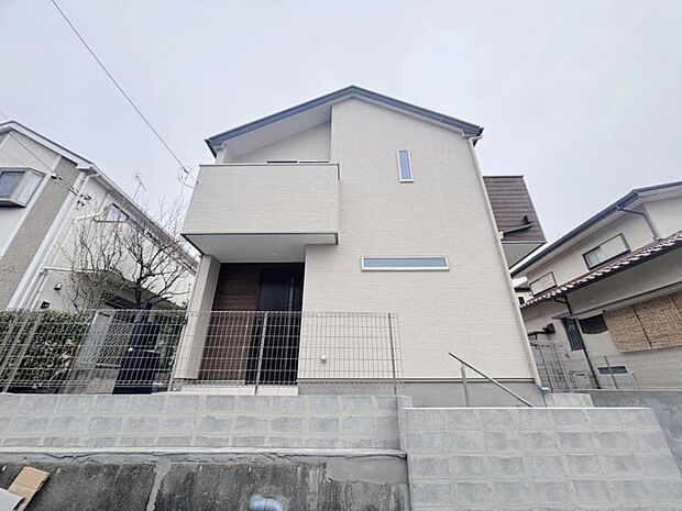 開放的なエクステリアも含めて美しくトータルにデザインされております。