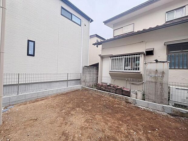 広いお庭で植栽やガーデニングなど、いろいろとお楽しみ頂けます。