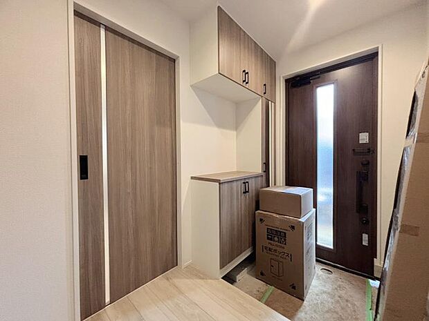 お住まいの顔となる玄関。安らぎに満ちた生活空間を予感させてくれます。(2026.3.12撮影)