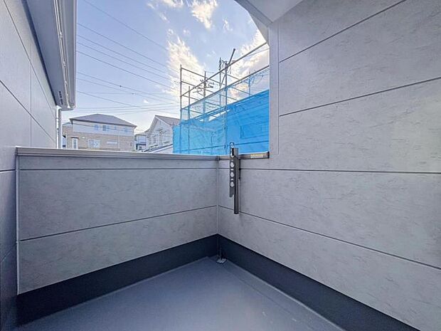 開放感のあるルーフバルコニー。気持ち良い晴天の日は、まったりしたひと時をお過ごし下さいませ。(2026.3.12撮影)