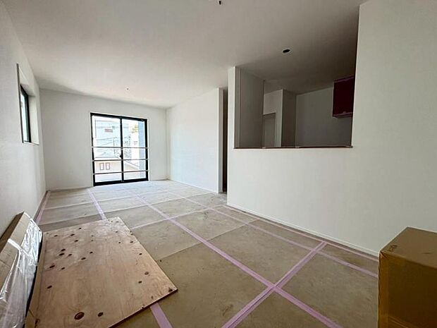 明るく穏やかな空気のなかで食べたり、笑ったり。そんな幸せを感じさせてくれる場所です。(2026年3月撮影)