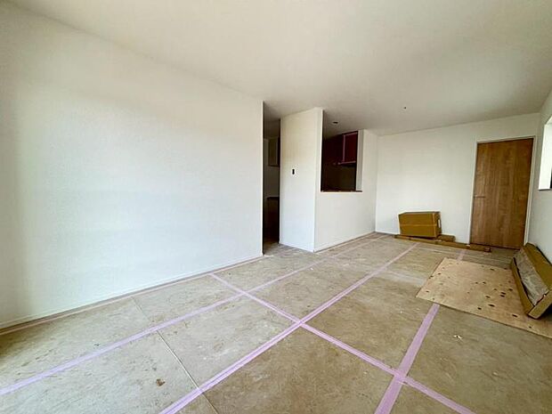 くつろげるリビングは話に夢中になりすぎて、ついつい時間を忘れてしまう。そんな束の間の幸せを感じさせてくれる場所です。(2026年3月撮影)