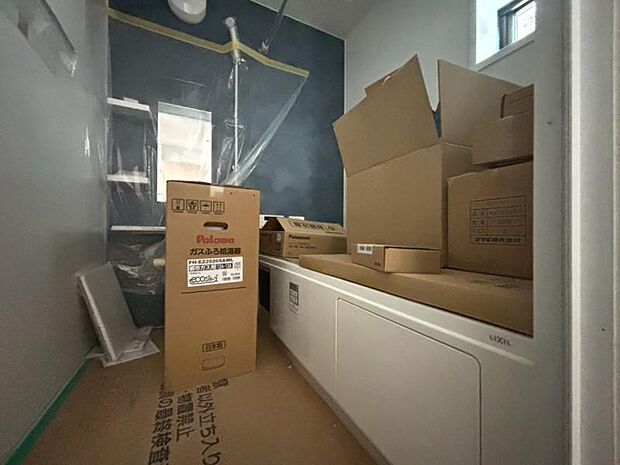 美しいツヤとなめらかな肌ざわり。水や汚れをはじき汚れにくくお掃除ラクラクの浴槽です。(2026年3月撮影)