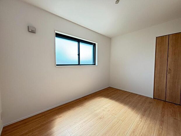 居室には収納スペースが豊富なため、シンプルですっきりとした暮らしが実現できます。(2026年3月撮影)