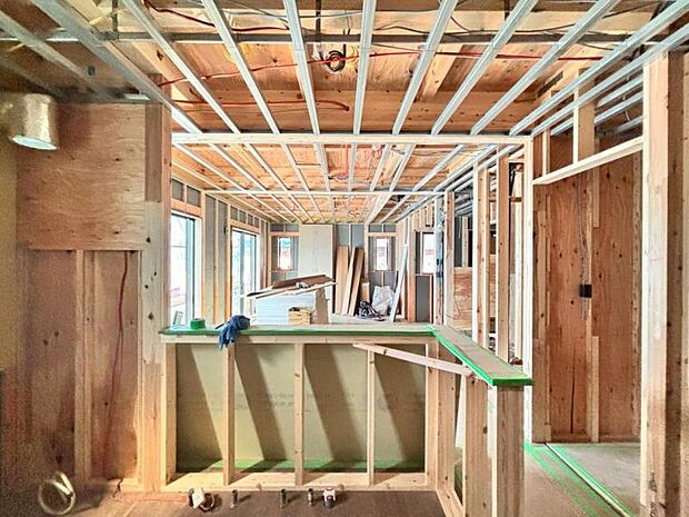 家族はもちろん友人たちもリラックス。仲間を呼び寄せる風通しの良い家。光と風が通るリビングで充実した毎日を。(2026.3.21撮影)