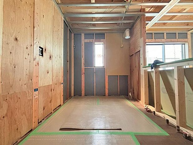 広々としたキッチンスペース。収納力のあるキッチンは料理が捗ります。カップボートや冷蔵庫を置いても十分なスペースができます。(2026.3.21撮影)