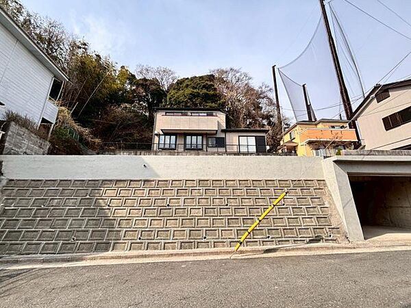 「港南台」駅から徒歩18分の立地になります。（2026年3月撮影）