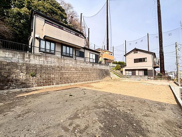 完成前の状態をご覧頂くことで、隣接した環境をしっかりとご確認頂けます。（2026年3月撮影）