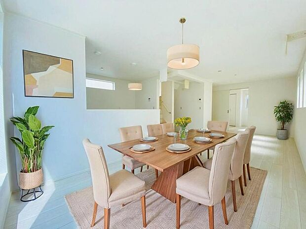 リビング(配置してある家具はCGによるイメージです)家族はもちろん友人たちもリラックス。仲間を呼び寄せる風通しの良い家。光と風が通るリビングで充実した毎日を。