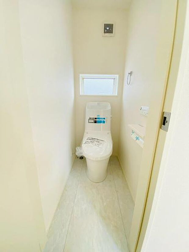 毎日使う場所だからこそ、使い勝手を考慮しました。白を基調に、飽きのこない空間は質感豊かな仕上がりとなっております。