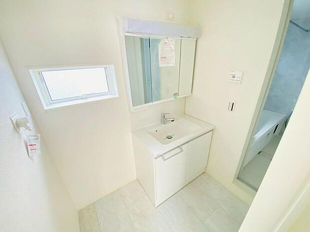 清潔感と機能性を備え、一日の始まりと終わりを心地よく演出してくれるパウダールームです。