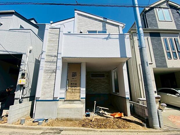 街に溶けこみ美しい景観を生み出すこの邸宅は、採光や風通しまで考え抜いて造りあげました。(2026年3月撮影)