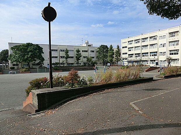 横浜市立都岡小学校 470m