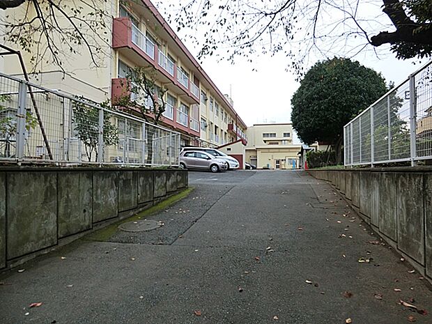 横浜市立鶴ケ峯小学校　680ｍ