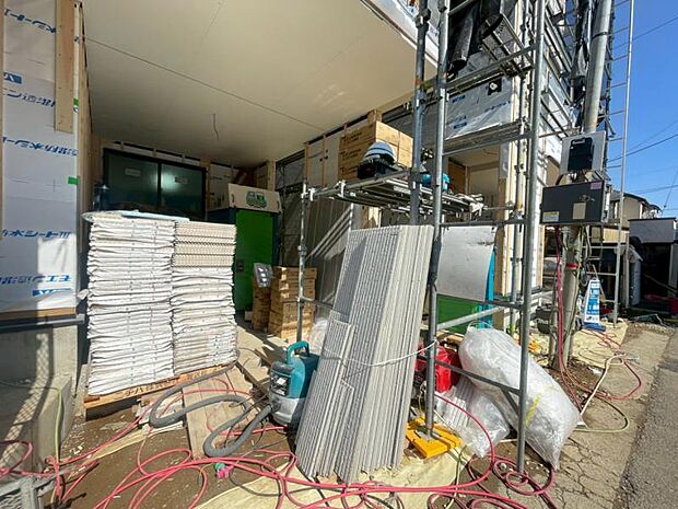 玄関につながる駐車スペースなので、重い荷物の出し入れの負担を最小限に抑えられます。(2026年3月撮影)