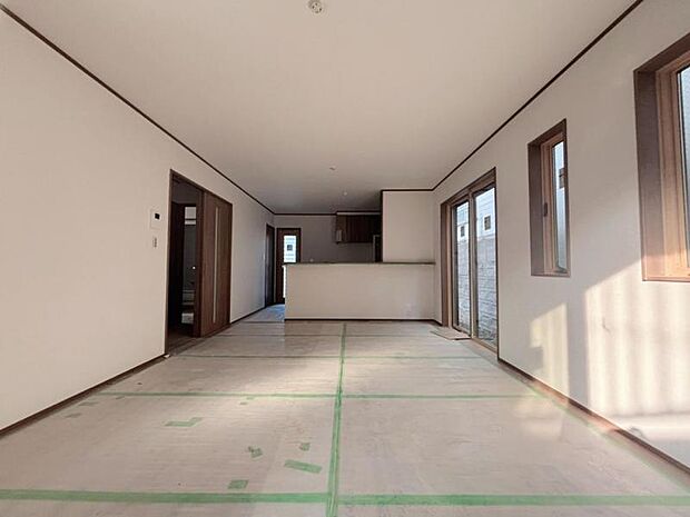 くつろげるリビングは話に夢中になりすぎて、ついつい時間を忘れてしまう。そんな束の間の幸せを感じさせてくれる場所です。(2026年3月撮影)