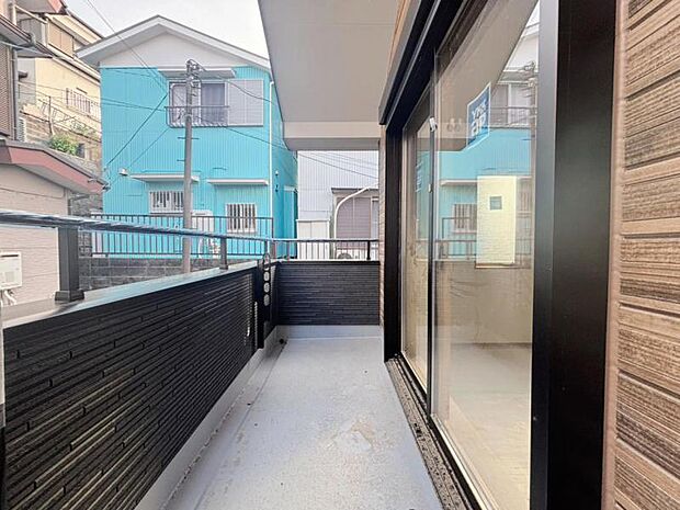 開放感のあるワイドバルコニーで、毎日の暮らしにゆとりをプラス。(2026年3月撮影)