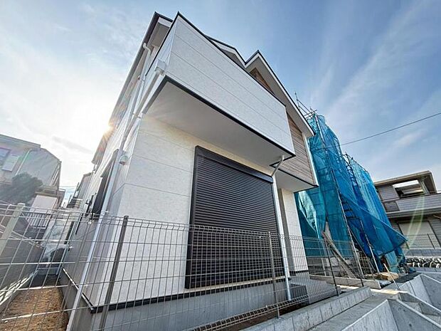 凛とした表情を見せる外観は、時の移り変わりの中で、様々な表情を見せてくれます。