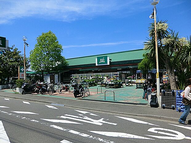 SUPER MARKET FUJI 新桜ヶ丘店 2000m