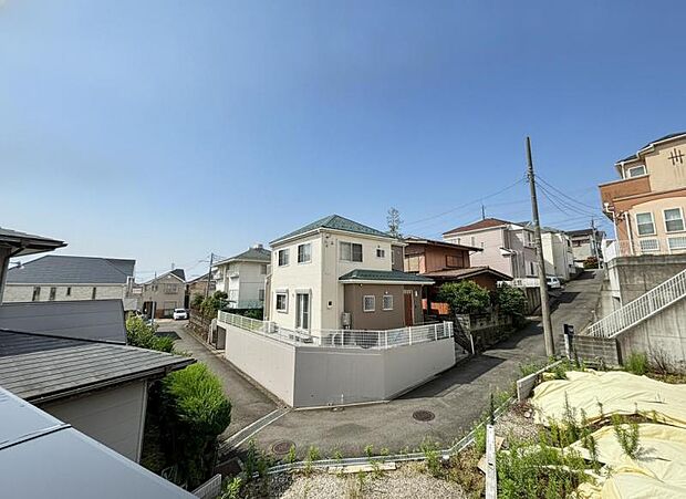 バルコニーからの眺望。季節による景色の変化を日常の生活と共に感じてください。(2026年6月撮影)