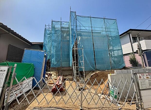 完成前の状態をご覧頂くことで、隣接した環境をしっかりとご確認頂けます。(2026年7月撮影)
