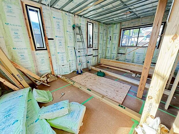 家族個々の安らぎの空間。誰もが好みで飾れるシンプルな室内に仕上げてあります。(2026年4月撮影)