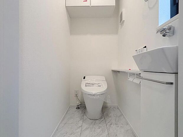 毎日使う場所だからこそ、使い勝手を考慮しました。白を基調に、飽きのこない空間は質感豊かな仕上がりとなっております。