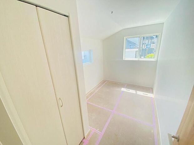 居室には収納スペースが豊富なため、シンプルですっきりとした暮らしが実現できます。(2026年4月撮影)