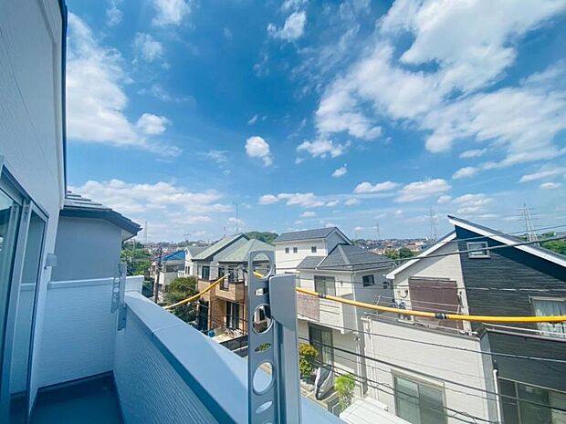 心を落ち着かせ開放してくれる眺望が、今日も家族を包み込みます。(2026年4月撮影)