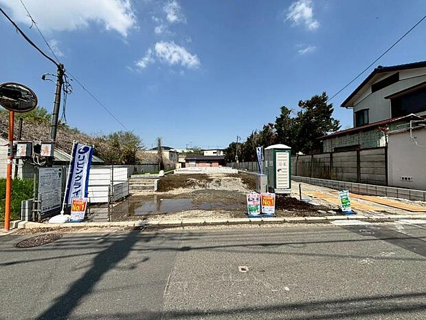 明るく穏やかな空気のなかで食べたり、笑ったり。そんな幸せを感じさせてくれる場所です。(2026年5月撮影)
